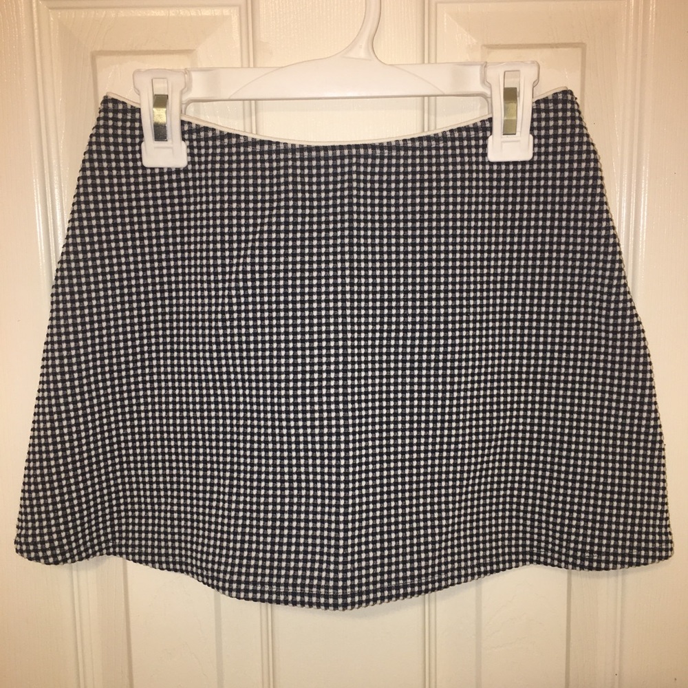 Black and white mini skirt- size xs in women’s